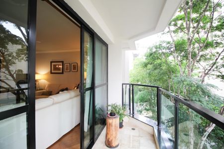 Apartamento à venda com 240m², 4 quartos e 3 vagas Apartamento à venda com 240m², 4 quartos e 3 vagasVaranda da Sala