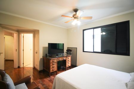 Apartamento à venda com 240m², 4 quartos e 3 vagas Apartamento à venda com 240m², 4 quartos e 3 vagasSuíte 2