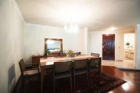 Apartamento à venda com 240m², 4 quartos e 3 vagas Apartamento à venda com 240m², 4 quartos e 3 vagasSala