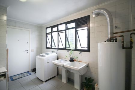 Apartamento à venda com 240m², 4 quartos e 3 vagas Apartamento à venda com 240m², 4 quartos e 3 vagasÁrea de Serviço