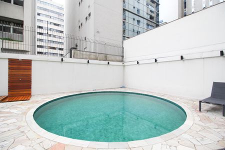 Apartamento à venda com 240m², 4 quartos e 3 vagas Apartamento à venda com 240m², 4 quartos e 3 vagasÁrea comum - Piscina