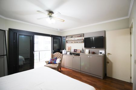 Apartamento à venda com 240m², 4 quartos e 3 vagas Apartamento à venda com 240m², 4 quartos e 3 vagasSuíte 1