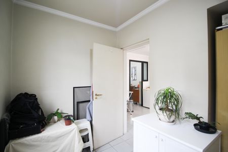 Apartamento à venda com 240m², 4 quartos e 3 vagas Apartamento à venda com 240m², 4 quartos e 3 vagasQuarto de Serviço