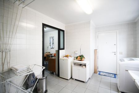 Apartamento à venda com 240m², 4 quartos e 3 vagas Apartamento à venda com 240m², 4 quartos e 3 vagasÁrea de Serviço