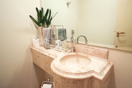 Apartamento à venda com 240m², 4 quartos e 3 vagas Apartamento à venda com 240m², 4 quartos e 3 vagasLavabo