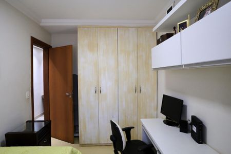 Apartamento à venda com 125m², 4 quartos e 2 vagasQuarto 2