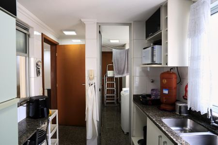 Apartamento à venda com 125m², 4 quartos e 2 vagasCozinha