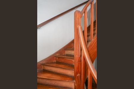 Casa à venda com 650m², 4 quartos e 4 vagasEscada