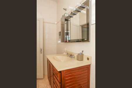 Casa à venda com 650m², 4 quartos e 4 vagasCasa 2 - Banheiro da Suíte