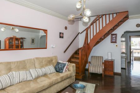 Casa à venda com 650m², 4 quartos e 4 vagasSala