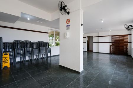 Apartamento à venda com 45m², 1 quarto e 1 vaga Apartamento à venda com 45m², 1 quarto e 1 vagaÁrea comum - Salão de festas