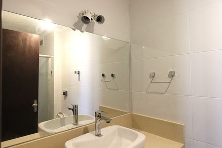 Apartamento à venda com 71m², 2 quartos e sem vagaBanheiro 