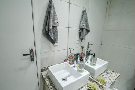 Apartamento à venda com 70m², 3 quartos e 1 vaga Apartamento à venda com 70m², 3 quartos e 1 vagaBanheiro Social