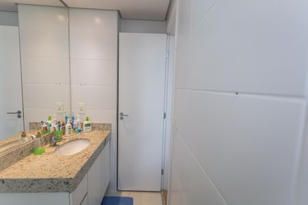 Apartamento à venda com 146m², 3 quartos e 4 vagas Apartamento à venda com 146m², 3 quartos e 4 vagasBanheiro da Suíte 2