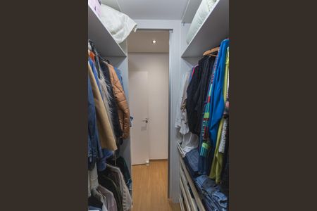 Apartamento à venda com 146m², 3 quartos e 4 vagas Apartamento à venda com 146m², 3 quartos e 4 vagasCloset da Suíte 1