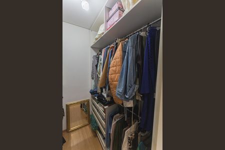 Apartamento à venda com 146m², 3 quartos e 4 vagas Apartamento à venda com 146m², 3 quartos e 4 vagasCloset da Suíte 1