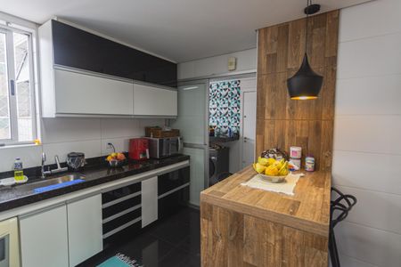 Apartamento à venda com 146m², 3 quartos e 4 vagas Apartamento à venda com 146m², 3 quartos e 4 vagasCozinha