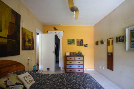 Casa de condomínio à venda com 320m², 4 quartos e 2 vagas Casa de condomínio à venda com 320m², 4 quartos e 2 vagasSuíte 1