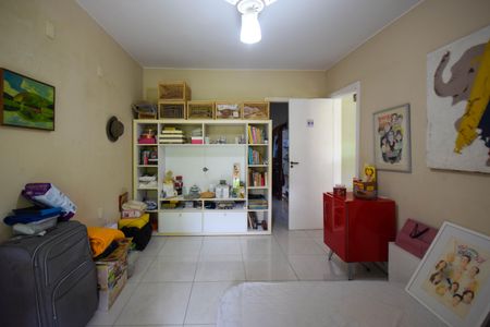 Casa de condomínio à venda com 320m², 4 quartos e 2 vagas Casa de condomínio à venda com 320m², 4 quartos e 2 vagasSuíte 2