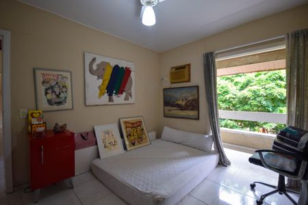 Casa de condomínio à venda com 320m², 4 quartos e 2 vagas Casa de condomínio à venda com 320m², 4 quartos e 2 vagasSuíte 2