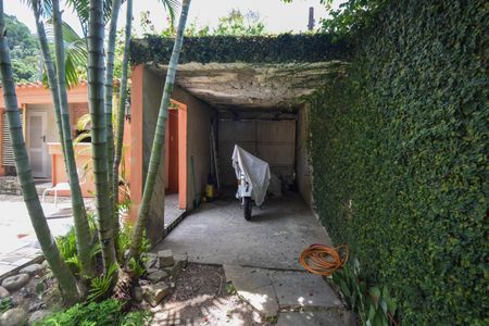 Casa de condomínio à venda com 320m², 4 quartos e 2 vagas Casa de condomínio à venda com 320m², 4 quartos e 2 vagasGaragem