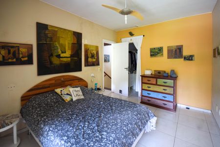 Casa de condomínio à venda com 320m², 4 quartos e 2 vagas Casa de condomínio à venda com 320m², 4 quartos e 2 vagasSuíte 1