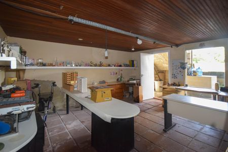 Casa de condomínio à venda com 320m², 4 quartos e 2 vagas Casa de condomínio à venda com 320m², 4 quartos e 2 vagasEscritório