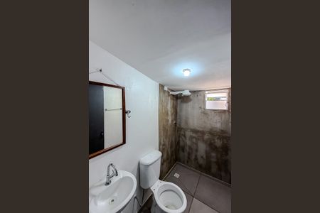 Banheiro de kitnet/studio para alugar com 1 quarto, 20m² em Liberdade, São Paulo