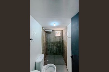 Banheiro de kitnet/studio para alugar com 1 quarto, 20m² em Liberdade, São Paulo