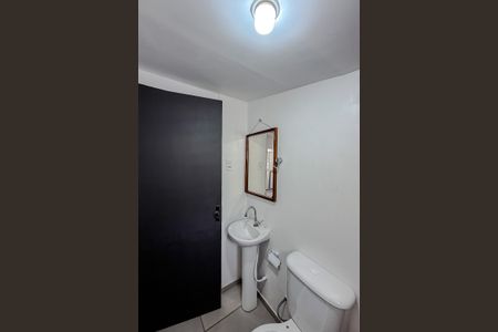 Banheiro de kitnet/studio para alugar com 1 quarto, 20m² em Liberdade, São Paulo