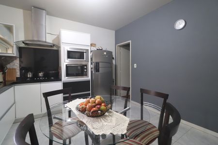 Casa à venda com 182m², 4 quartos e 2 vagasCozinha