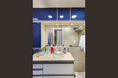 Apartamento para alugar com 70m², 2 quartos e 1 vaga Apartamento para alugar com 70m², 2 quartos e 1 vagaBanheiro da Suíte