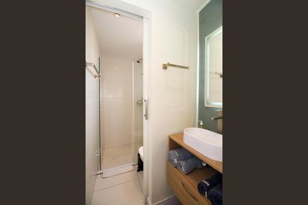 Banheiro de kitnet/studio para alugar com 1 quarto, 26m² em Pompeia, São Paulo