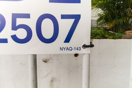 Casa à venda com 300m², 3 quartos e 1 vaga Casa à venda com 300m², 3 quartos e 1 vagaNYAQ - 143