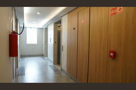 Casa de condomínio à venda com 39m², 1 quarto e 1 vagaCorredor Elevador