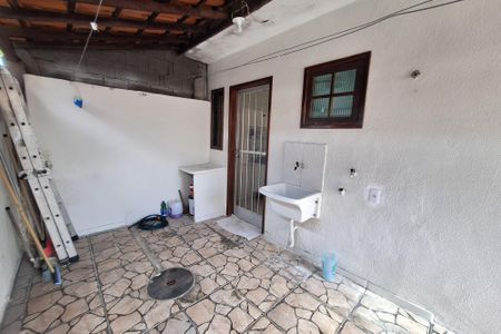 Casa para alugar com 54m², 2 quartos e 2 vagasQuintal