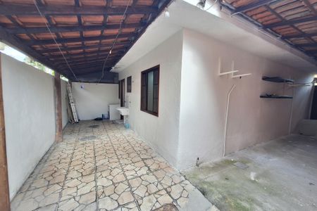 Casa para alugar com 54m², 2 quartos e 2 vagasQuintal