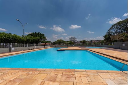 Apartamento à venda com 76m², 3 quartos e 2 vagas Apartamento à venda com 76m², 3 quartos e 2 vagasÁrea comum - Piscina