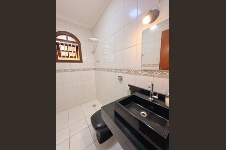 Casa à venda com 175m², 3 quartos e 5 vagasBanheiro Social 2