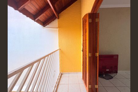 Casa à venda com 175m², 3 quartos e 5 vagasQuarto 3 - Varanda