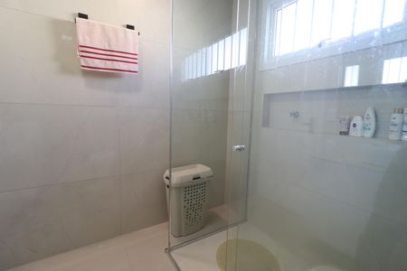 Casa à venda com 119m², 3 quartos e 2 vagasBanheiro