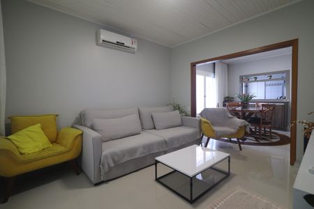 Casa à venda com 119m², 3 quartos e 2 vagasSala