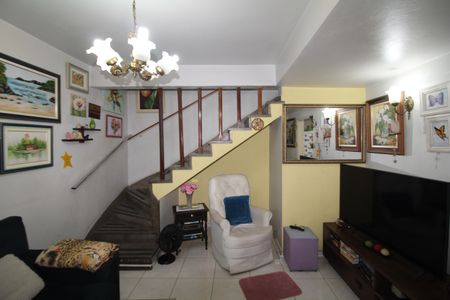 Casa à venda com 94m², 3 quartos e 2 vagasSala