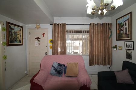 Casa à venda com 94m², 3 quartos e 2 vagasSala