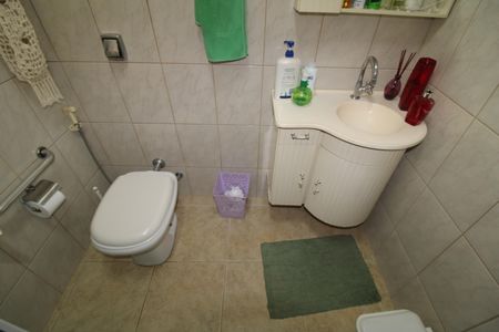 Casa à venda com 94m², 3 quartos e 2 vagasBanheiro