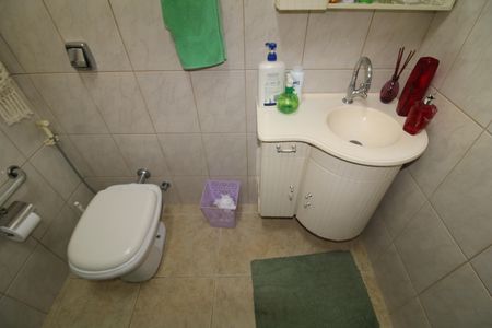 Casa à venda com 94m², 3 quartos e 2 vagasBanheiro