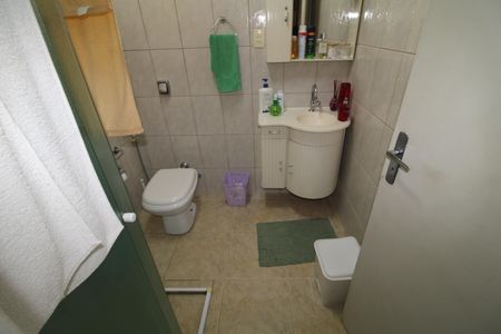 Casa à venda com 94m², 3 quartos e 2 vagasBanheiro