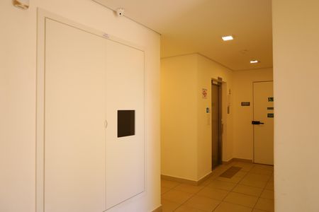 Apartamento para alugar com 35m², 2 quartos e sem vagaÁrea comum - Saguão do prédio