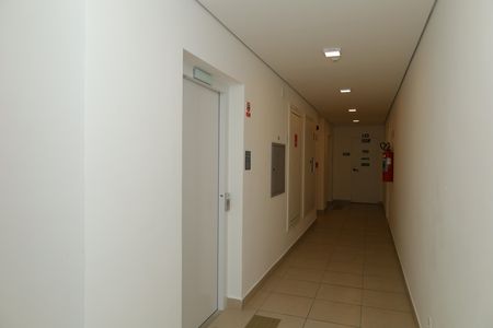 Apartamento para alugar com 35m², 2 quartos e sem vagaÁrea comum - Saguão do andar