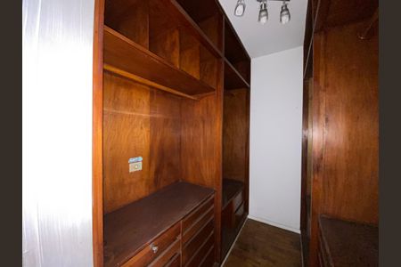 Apartamento para alugar com 270m², 3 quartos e 2 vagasCloset da suíte